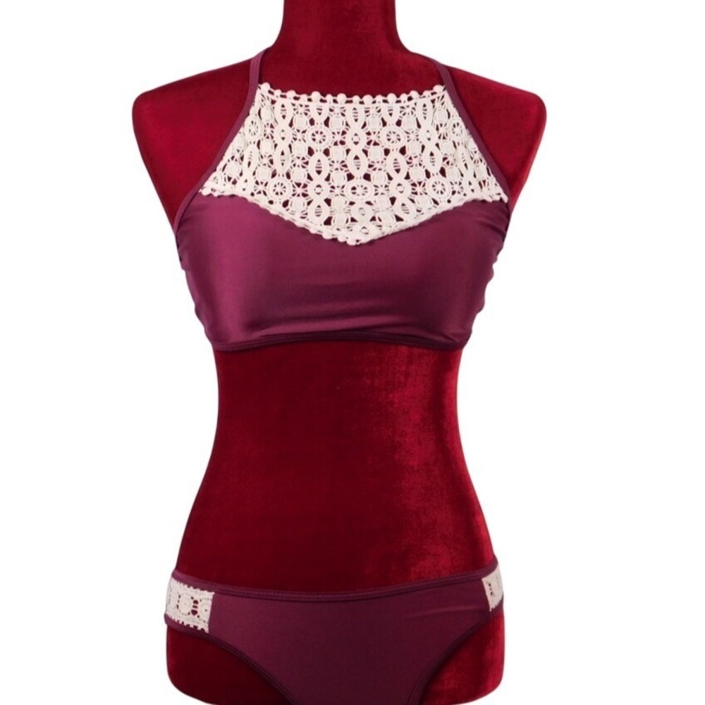 Blooming Jelly 2-Piece Maroon & Ivory Bikini with Crochet Accents Sz Small D44